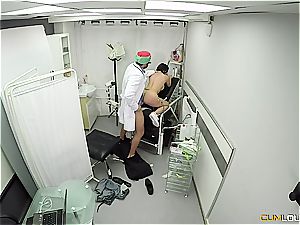 crazy patient gets torn up by the gynecologist