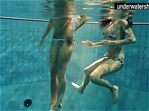 2 gorgeous amateurs showing their bodies off under water